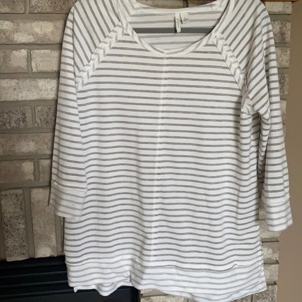 COPY - C Active 3/4 sleeve shirt Large soft comfy